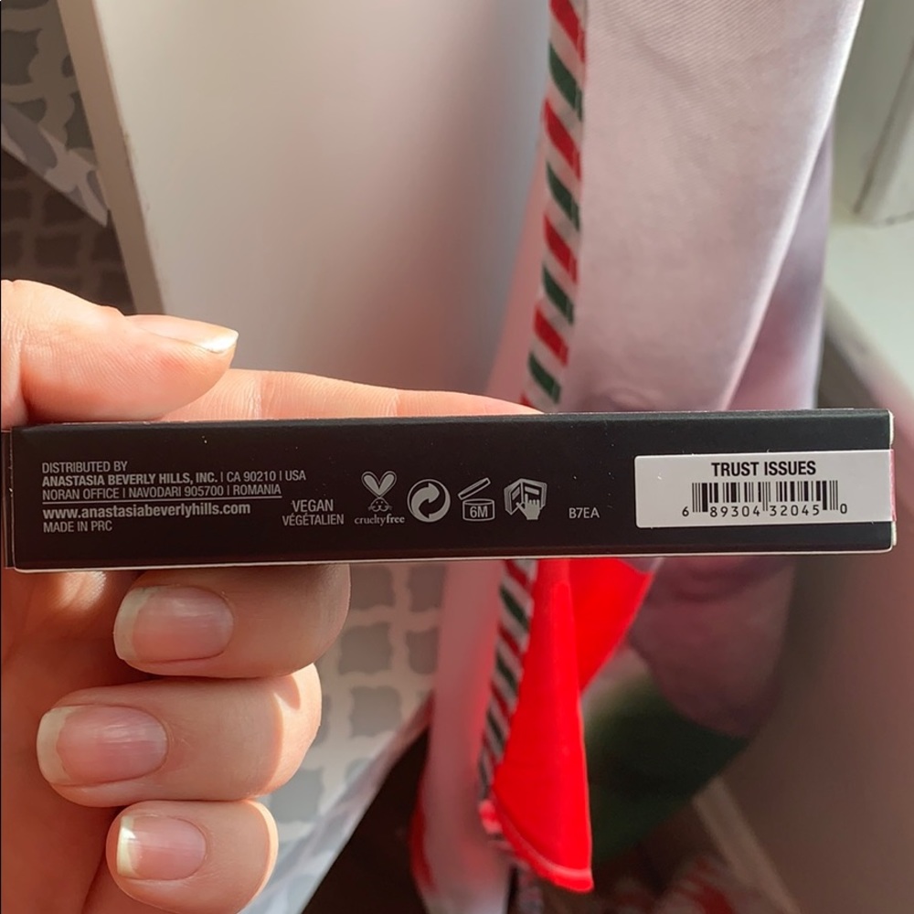 Anastasia Beverly Hills Liquid Lip- Trust Issues - Picture 2 of 5